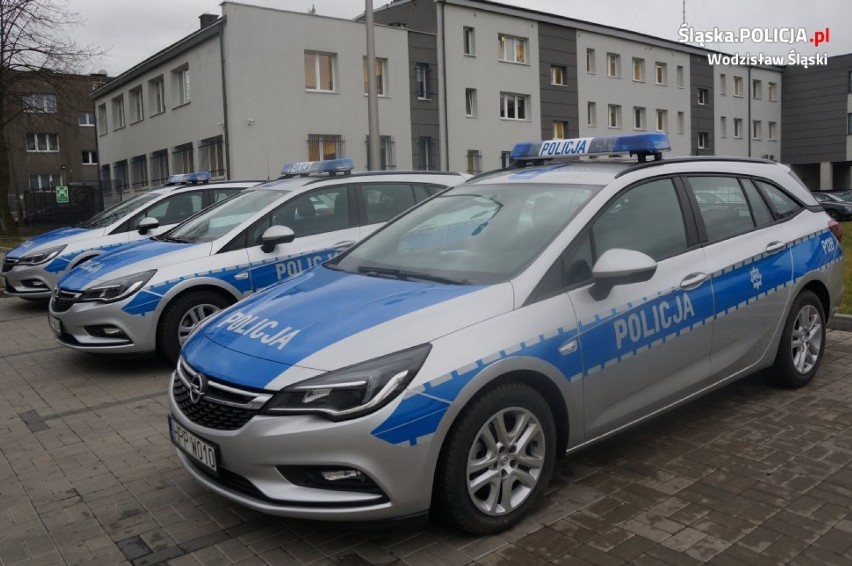 Sześć nowych radiowozów trafiło do policjantów z powiatu...