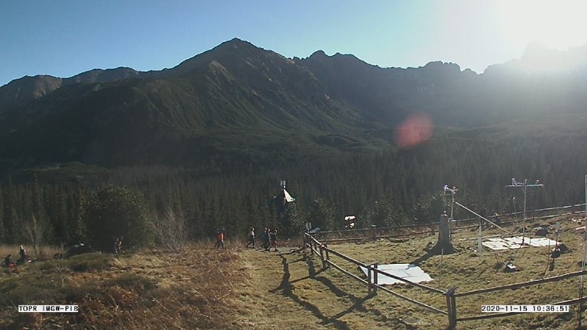 Tatry. Cudowna pogoda w górach. Piękne słońce i piękne widoki. Sporo ludzi na szlakach [ZDJĘCIA]