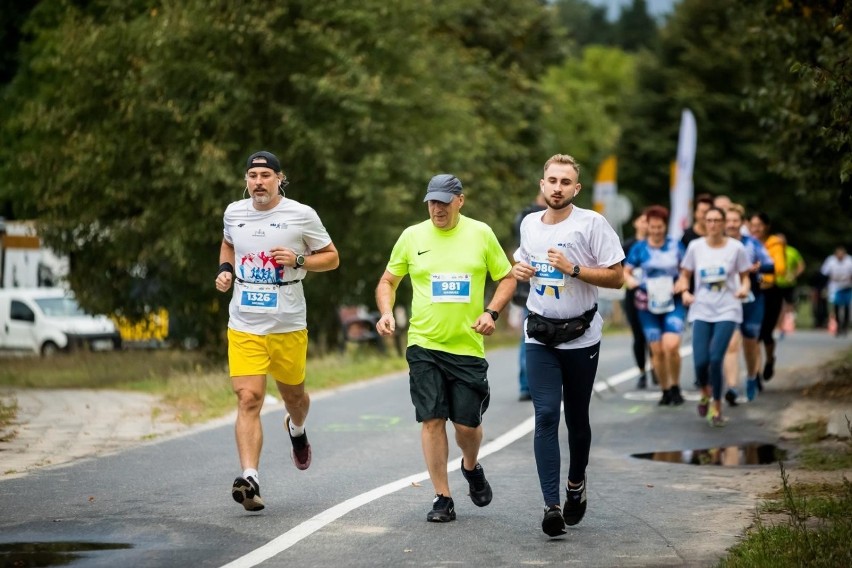 PKO Bydgoski Festiwal Biegowy 2021 rozpoczęty. Deszcz nie wystraszył biegaczy [zdjęcia]