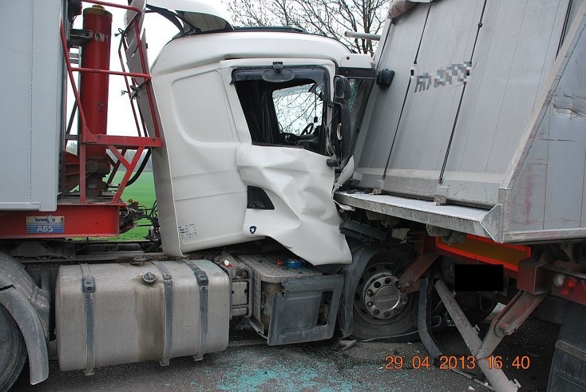 Wczoraj pomiędzy Koszęcinem i Wierzbiem zderzyły się 3 ciężarówki. Nikt nie ucierpiał