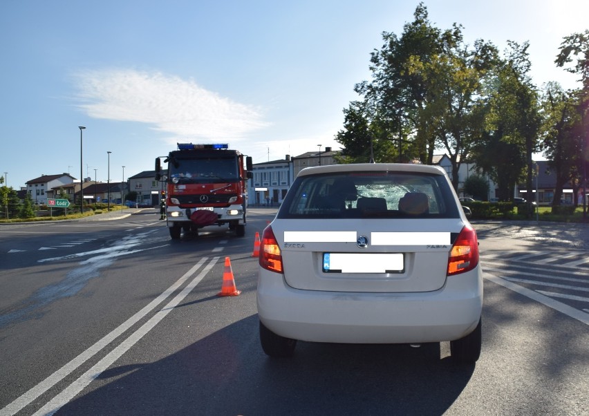 Wypadek w Poddębicach. 52-letni mężczyzna został potrącony...