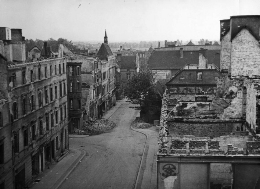 Obecna ulica Katedralna. Tak wyglądało w 1945 roku wiele...