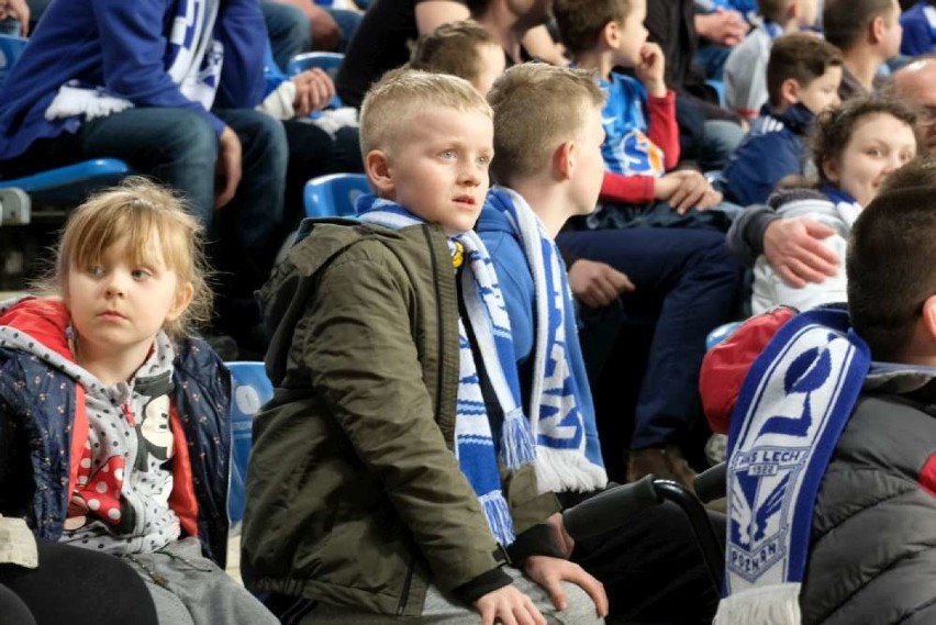 Mecz Lech Poznań - Korona Kielce (0:1) oglądało na stadionie...