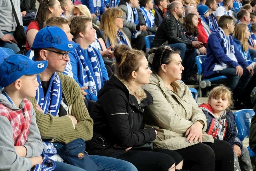 Mecz Lech Poznań - Korona Kielce (0:1) oglądało na stadionie...