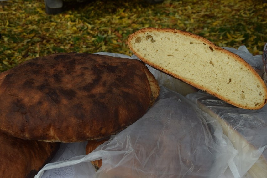 Tradycyjne wędliny, sery, chleby, miody i mnóstwo innych smakołyków na Podkarpackim Bazarku w Boguchwale [ZDJĘCIA]