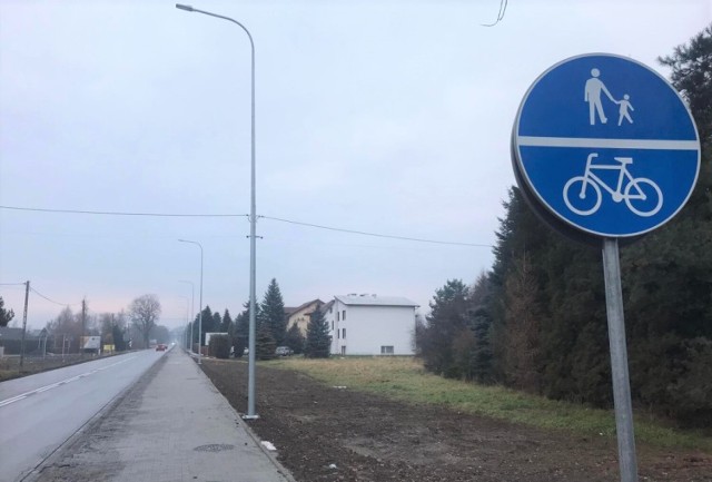 Wzdłuż drogi wojewódzkiej 948 w gminie Kęty został oddany do użytku kolejny odcinek ścieżki pieszo-rowerowej