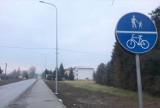 Gmina Kęty. Wzdłuż drogi wojewódzkiej 948 w Łękach zakończony został kolejny odcinek ścieżki pieszo-rowerowej [ZDJĘCIA]