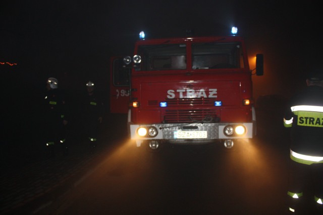 Pożar w Łazach gasiło 10 jednostek straży pożarnej.