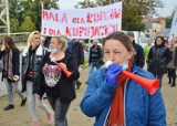 Kolejny protest kupców pod urzędem miasta w Piotrkowie. Chcą zaskarżyć uchwałę ws. ograniczenia targowiska przy hali targowej do wojewody