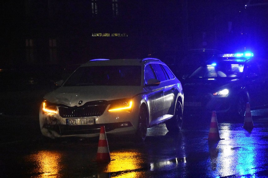 Wypadek na ulicy Piastowskiej w Legnicy, jedna osoba poszkodowana