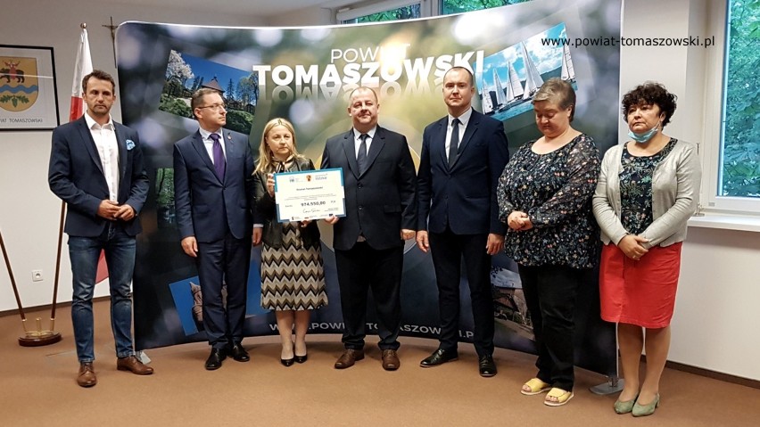 Domy Pomocy Społecznej w Tomaszowie otrzymały prawie 1 mln zł na wynagrodzenia i walkę z COVID-19 [ZDJĘCIA]