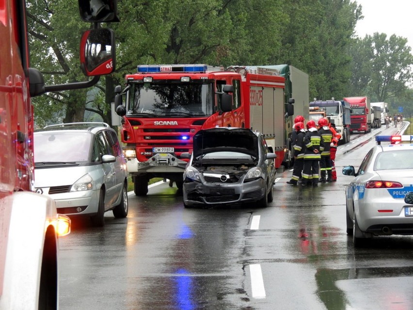 Cztery auta zderzyły się pod Cieszycami (ZDJĘCIA)