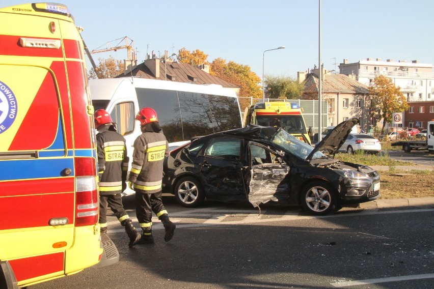 Kielce. Groźny wypadek na skrzyżowaniu Zagnańskiej i Okrzei. Są ranni