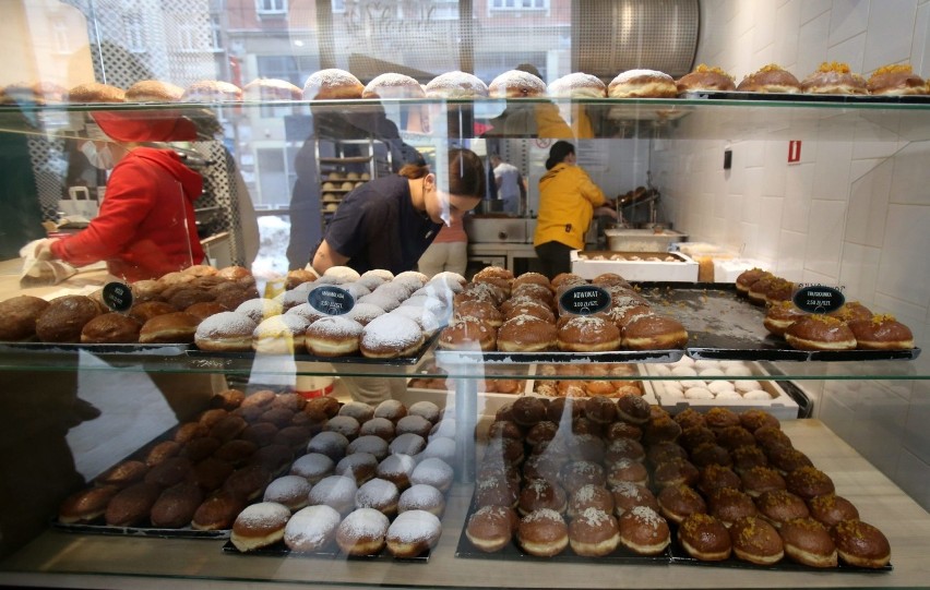 Kolejki po pączki w Katowicach