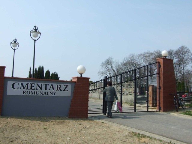 Brama cmentarza komunalnego otwierana jest tylko w uzasadnionych przypadkach