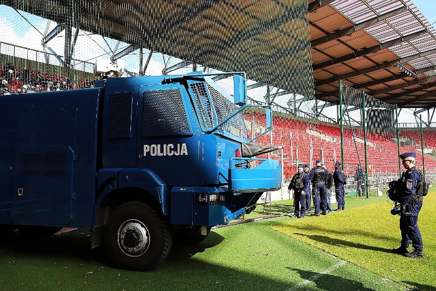 Policja na stadionie, gdzie gra Widzew