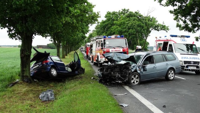 W środę po godzinie 10 doszło do śmiertelnego zderzenia na trasie krajowej nr 92. Czołowo zderzyły się dwa samochody osobowe. Na miejscu zginęła jedna osoba, dwie trafiły do szpitala.

ZOBACZ WIĘCEJ: Tragiczne zderzenie w Bolewicach [ZDJĘCIA]