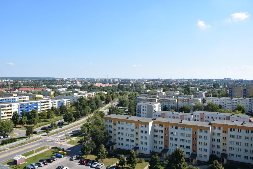 Widok z dachu bloku na osiedlu Słoneczny Stok.