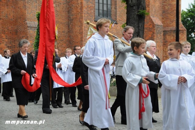 Mszę świętą z nieszporami i procesją odprawiono w intencji Euro ...