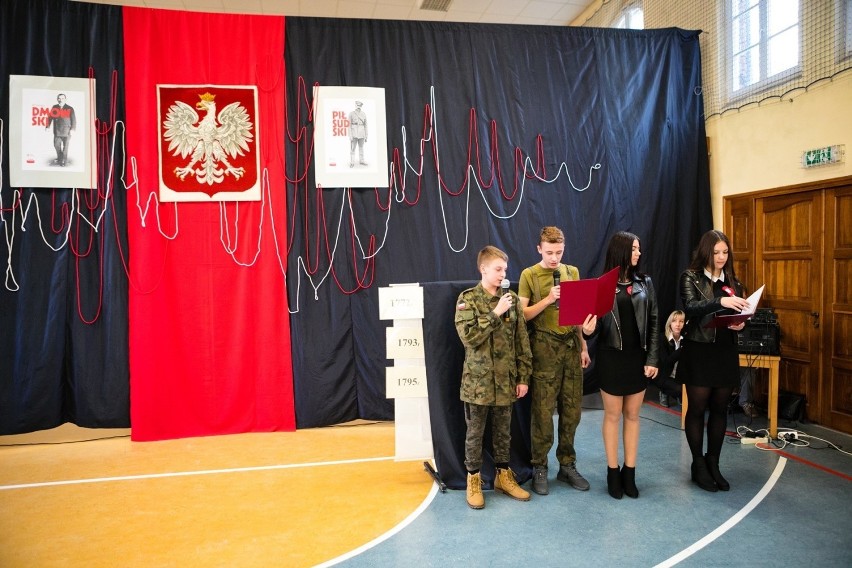 Uczniowie ze Szczecina zaśpiewali hymn Polski [WIDEO]