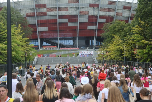 Fani czekają na koncert Harry'ego Stylesa. Tak jest teraz pod PGE Narodowym