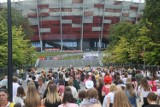 Harry Styles w Warszawie. Fani czekają na koncert swojego idola. Tak jest teraz pod Stadionem Narodowym