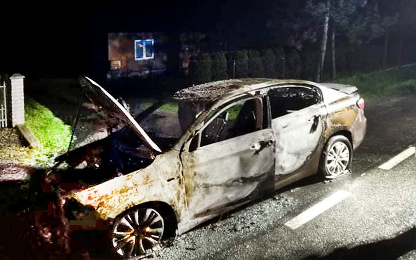 Łososina Dolna. Nocny pożar samochodu osobowego na drodze krajowej nr 75