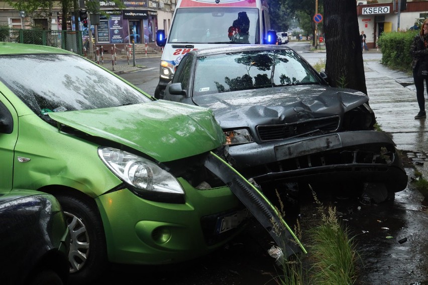 Wypadek na ulicy Jagiellońskiej w Legnicy [ZDJĘCIA]