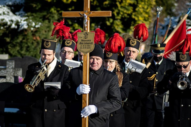 Wałbrzyscy górnicy pożegnali gwarka Sławomira Kaczmarka (ZDJĘCIA)