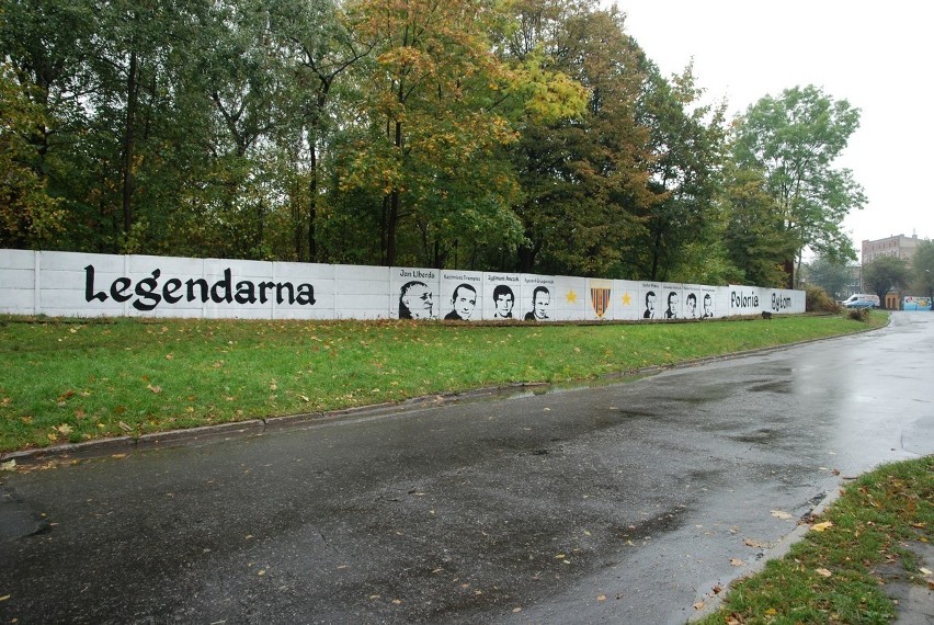 To jest rekord? Niesamowite 300 metrów graffiti o Polonii Bytom [ZDJĘCIA]