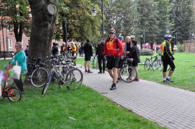 Nowy Dwór Gdański. W niedzielę żuławskie miasto zapełniło się kolarzami za sprawą rajdu rowerowego Żuławy Wkoło. W zawodach wzięło udział blisko 500 uczestników z całej Polski.