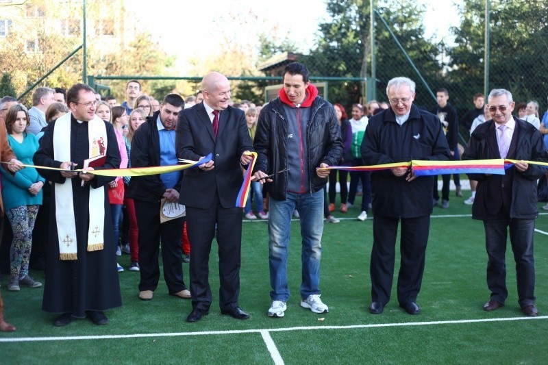 Nowy kort tenisowy i boisko do siatkówki plażowej w Płocku