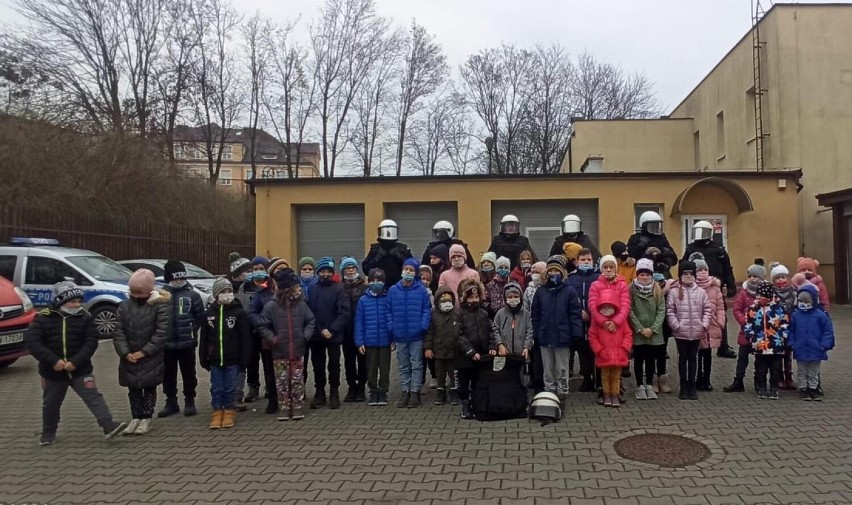 Uczniowie z Paniewa z wizytą u policjantów w KPP Radziejów [zdjęcia]
