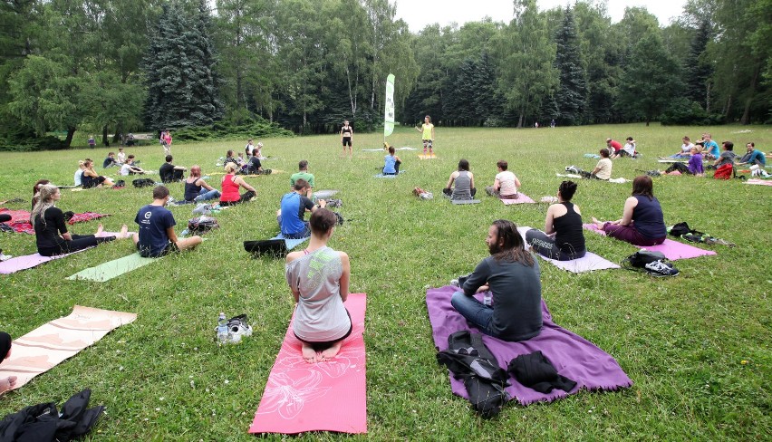 Joga w parku zawitała w niedzielę Na Zdrowie