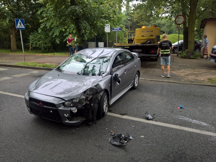 Dziś, po godzinie 12 doszło do dachowania auta na ulicy...