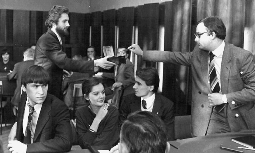 1981 rok. Wojciech Szarama (z lewej) z kolegami z NZS-u. Na...