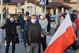 Kilkadziesiąt osób protestowało na granicy w Chałupkach. - Chcemy wrócić do pracy, bo nie mamy za co żyć - mówili pracownicy firm w Czechach
