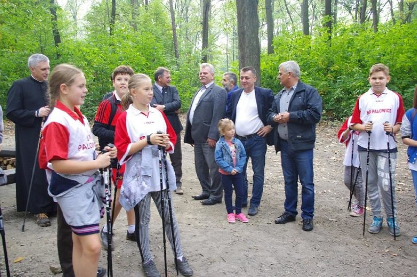 Nordic walking w Palowicach: Otwarto dwie nowe, urokliwe ścieżki 