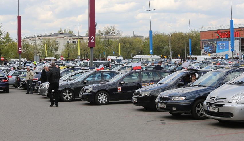Protest taksówkarzy w Łodzi przeciwko Uberowi