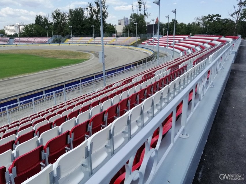 Modernizacja na ostrowskim Stadionie Miejskim na finiszu. Dla kibiców powstało tu blisko 1700 nowych krzesełek.