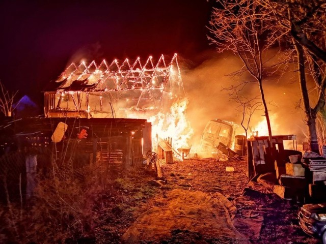Do pożaru stodoły doszło około godz. 3 w piątek, 28 stycznia. Na jednej z posesji przy ul. Nadjeziornej w Rąpicach w ogniu stanął budynek gospodarczy. Więcej informacji i zdjęcia z akcji od strażaków Ochotniczej Straży Pożarnej w Cybince w naszej galerii >>>