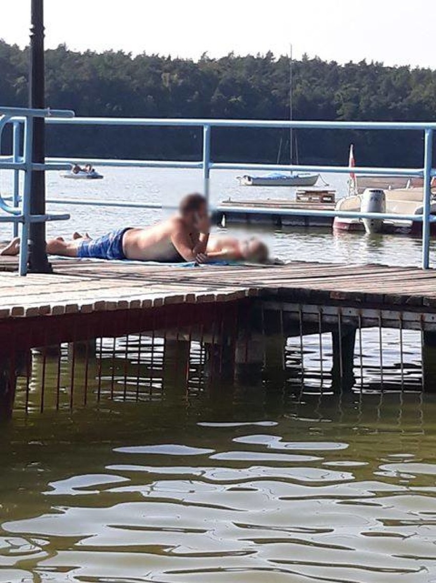 Kobieta opalała się topless na plaży miejskiej w Wągrowcu. Czy to jest dopuszczalne - pyta nasza czytelniczka (ZDJĘCIA)