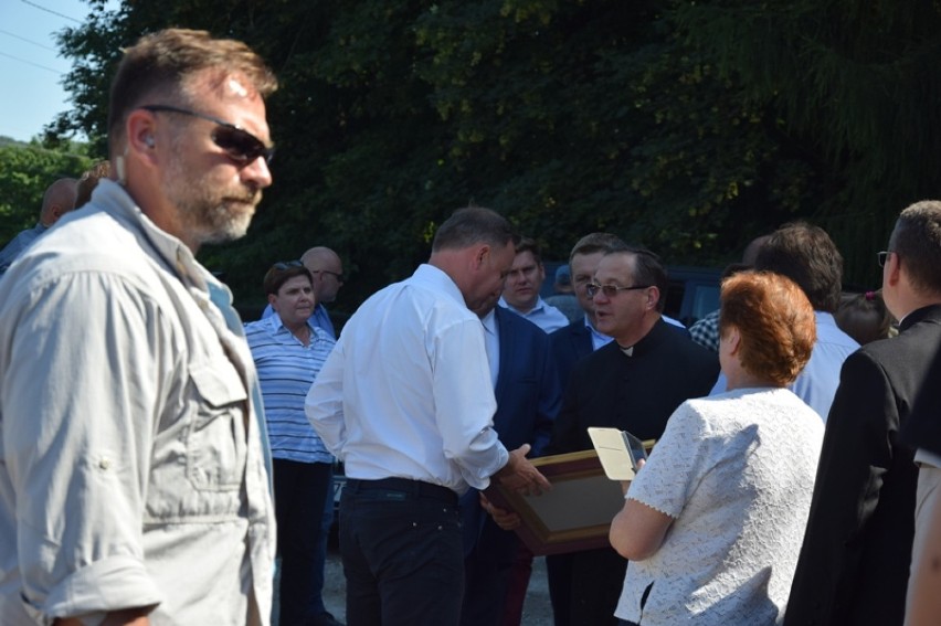 Prezydent Andrzej Duda w Zawadzie i w Dębicy spotkał się z mieszkańcami powiatu [ZDJĘCIA]
