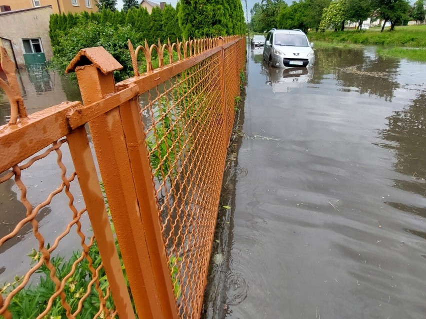 Rzeka Brzeźnica zalewa domy mieszkańców Jędrzejowa. Każde obfite opady deszczu wiążą się z obawami