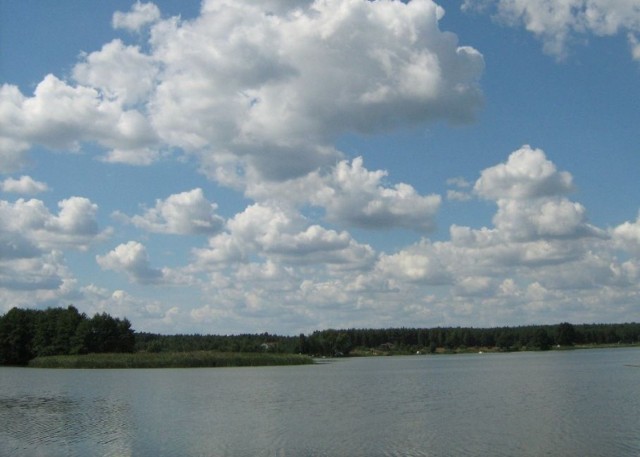 Chmury nad jeziorem Bronkowskim.
Fot. Dorota Michalczak