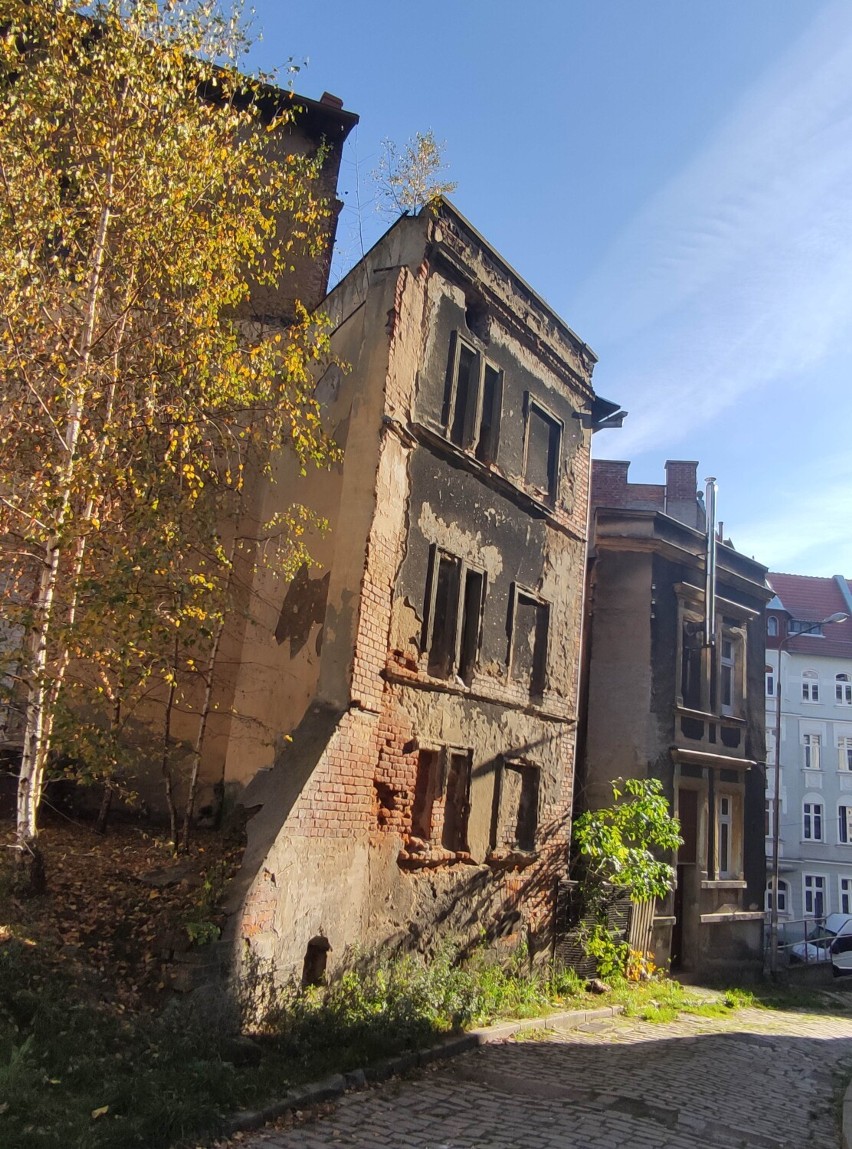 Najbrzydsza kamienica w centrum Wałbrzycha przy ul. Pankiewicza 7a wkrótce do wyburzenia. Zobaczcie zdjęcia