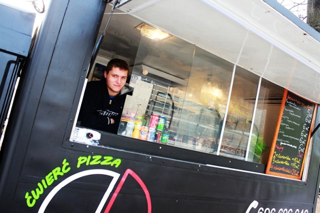 Food truck ĆwierćPizza