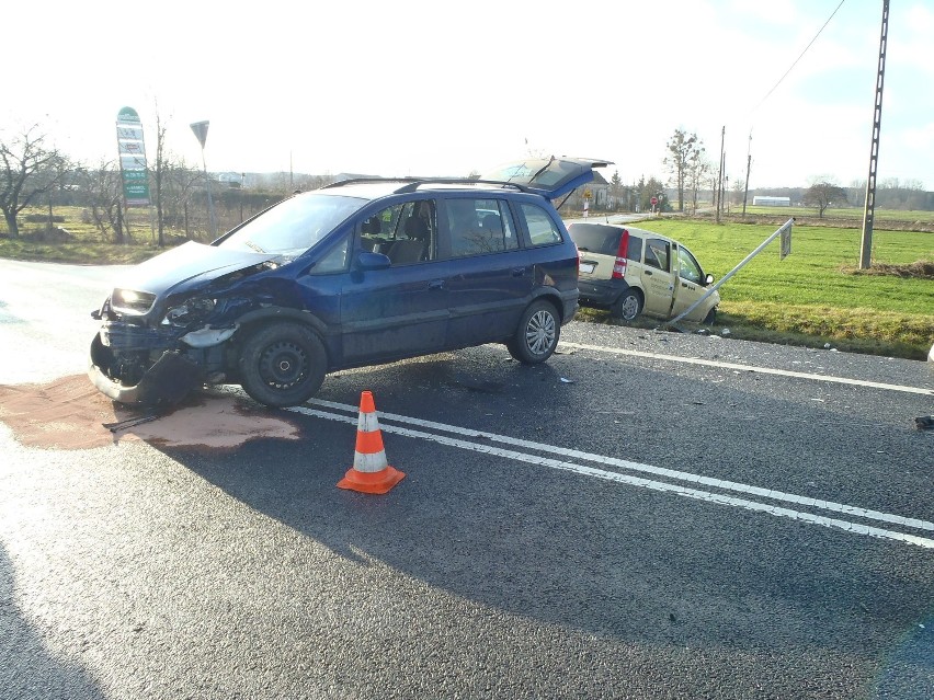 Wypadek w Budzyniu: Zderzyły się dwa osobowe auta [ZDJĘCIA]