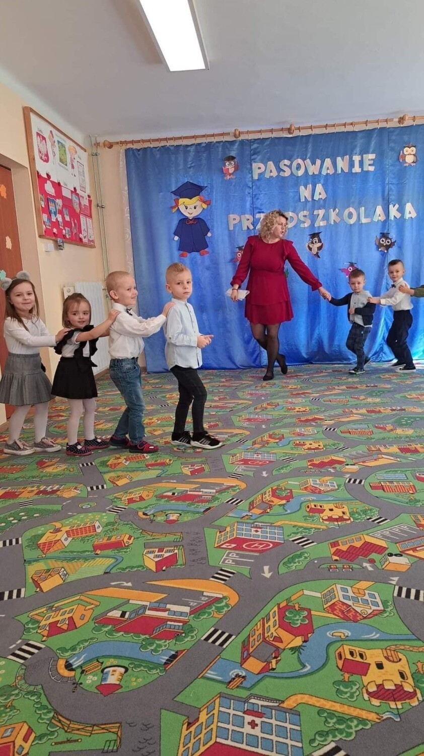 Wielki dzień dla przedszkolaków z Bajkowego Zakątka w Opatowie. Zobacz zdjęcia z uroczystości pasowania na przedszkolaka