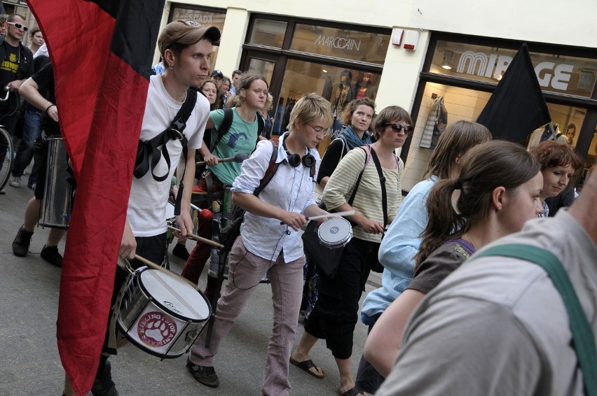 Kraków: protest w obronie antykwariatu przy Tomasza [ZDJĘCIA, VIDEO]